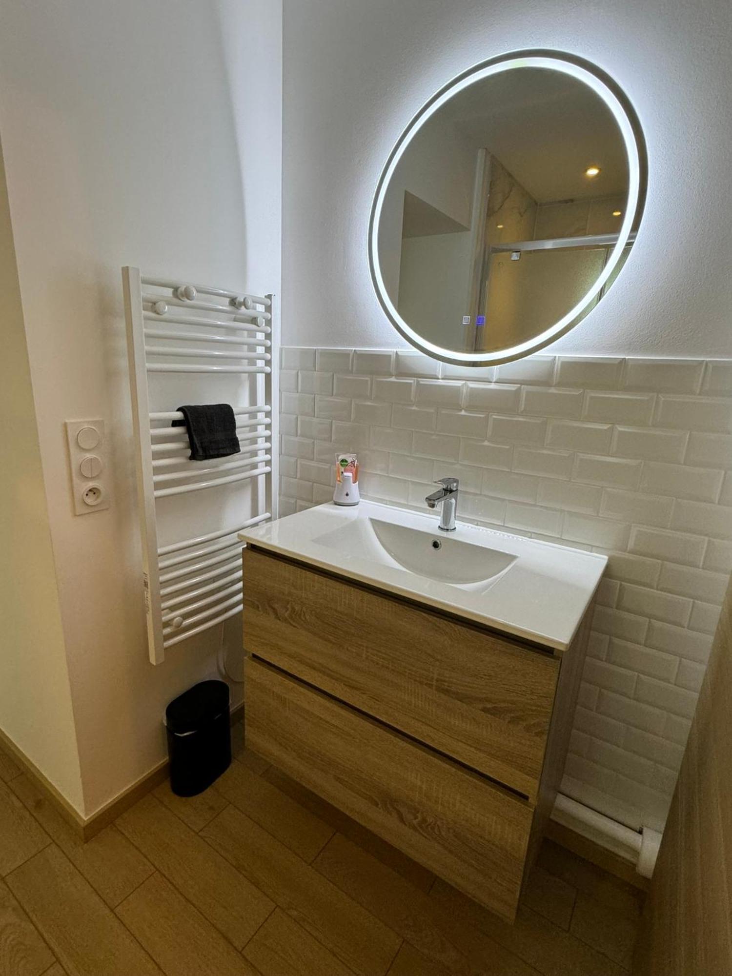 Appartement En Centre-Ville - Local Velos Disponible Mayenne Buitenkant foto